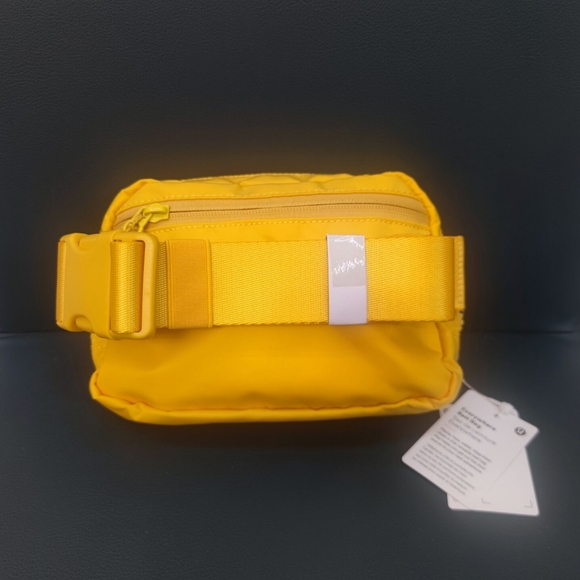 lululemon stylish multifunctional waist bag - Picture 2 of 2